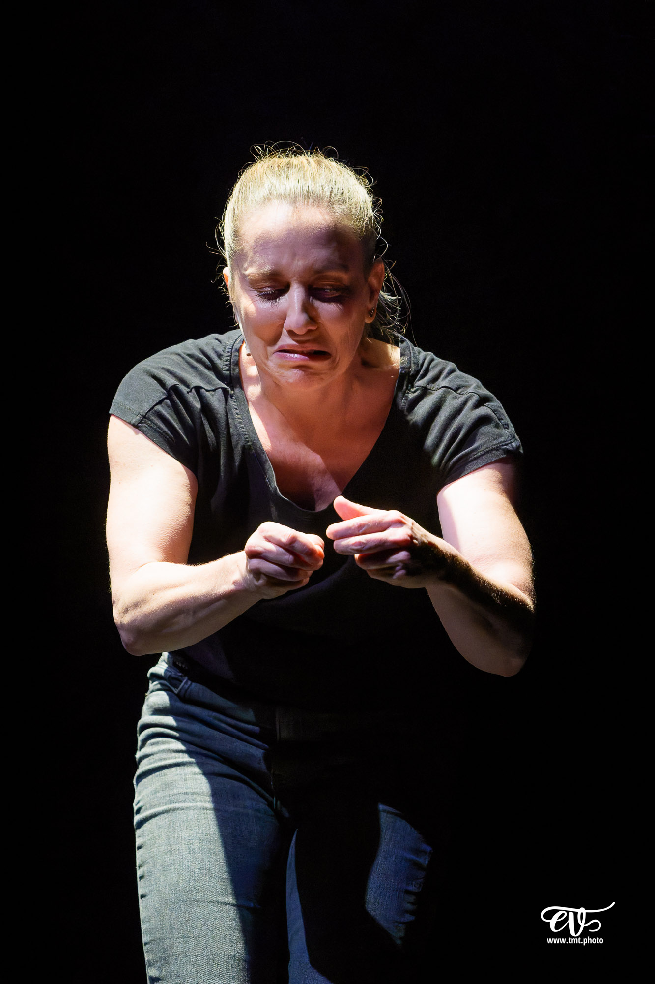 LES CHATOUILLES OU LA DANSE DE LA COLÈRE (ANDRÉA BESCOND)